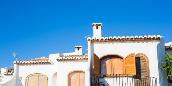 Pintar Fachadas de Casas Unifamiliares / Chalets Puigdàlber · Pinturas para Pintado de Fachadas Metálicas o de Hormigón