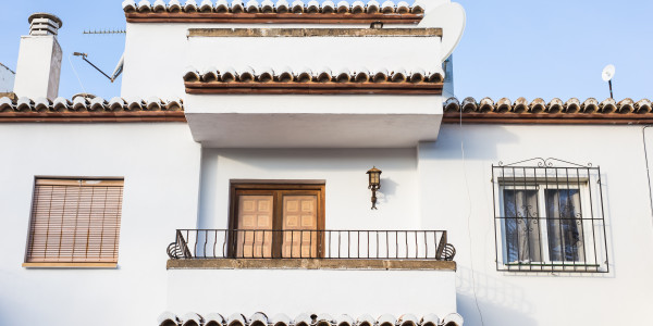 Pintar Fachadas de Casas Unifamiliares / Chalets Puigdàlber · Pinturas Especiales Anticorrosivas y de Alta Resistencia