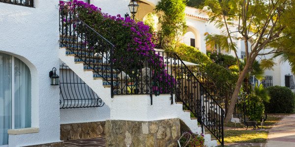 Pintar Fachadas de Casas Unifamiliares / Chalets Puigdàlber · Pintura para Pintado de Balcones, Barandillas, Terrazas y Exteriores