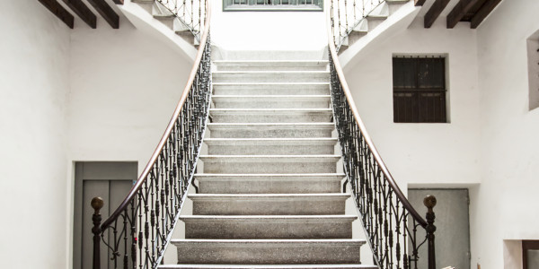 Rehabilitación y Restauración de Fachadas Bonastre · Pintado de Escaleras, Patios Interiores, Patios de Luces, Ascensores