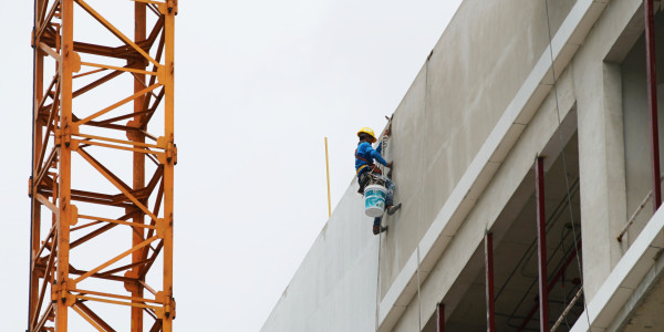 Trabajos Verticales en Fachadas de Edificios / Viviendas Banyeres del Penedès · Pintar Edificios de Construcción de Obra Nueva